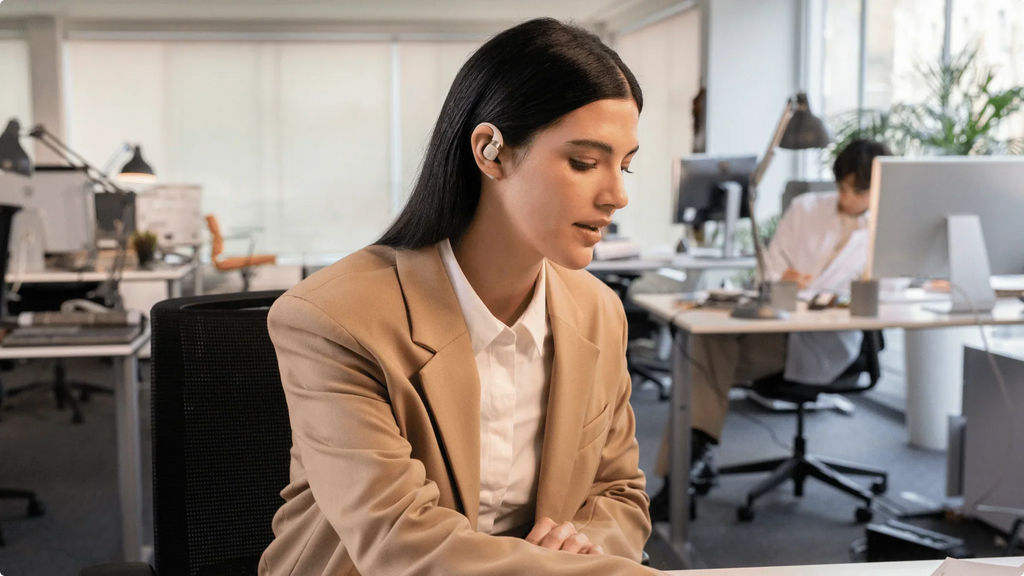How Does AI Noise  Cancelling Mic Technology Elevates Business Meetings
