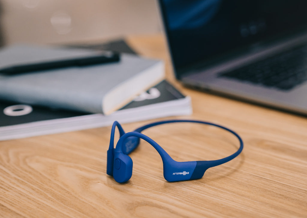 PROS & CONS OF DOWNLOADING AND STREAMING MUSIC WITH YOUR AFTERSHOKZ