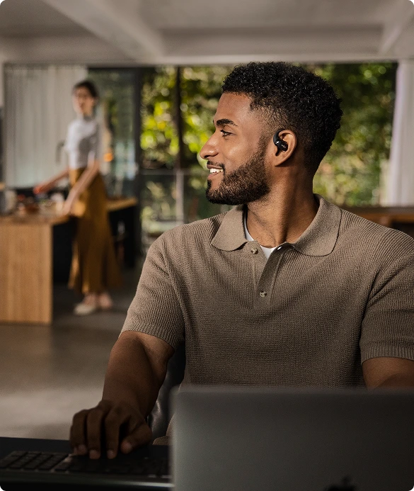 Never miss a conversation even while having a video meeting or tackling tasks.